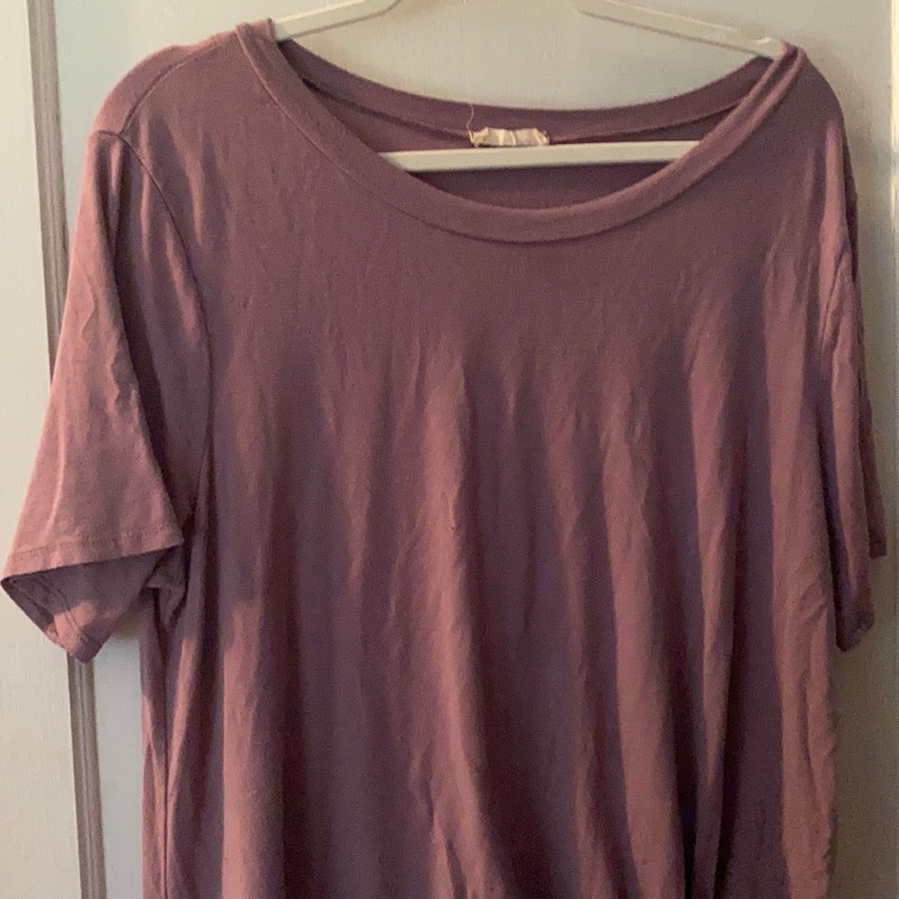 T-shirt with knot